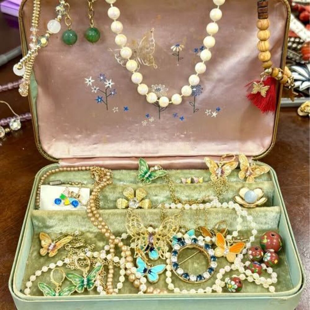 Vintage Farrington Jewelry Box + Estate Jewelry Lot – Butterflies, Pearls